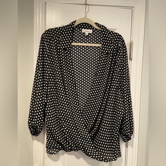 NWOT NorthStyle Size 2X Black Cream Polka Dot 3/4 Sleeve Flowy Wrap Front Blouse - Picture 1 of 10
